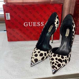 Guess Beilany Black and Cream Pumps